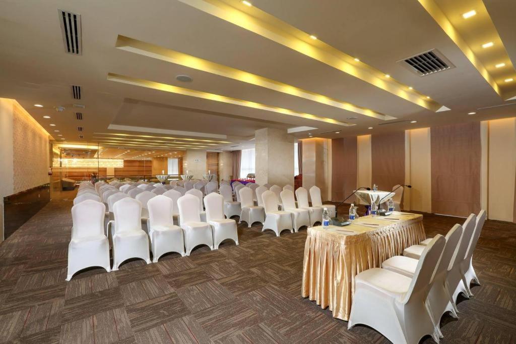 Jasmine Palace Yangon Exteriör bild